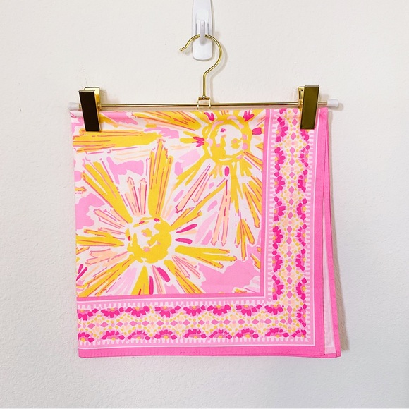 Lilly Pulitzer Accessories - NWOT Lilly Pulitzer Scarf